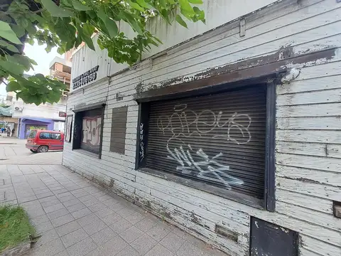 San Martin  al 3300 esq. 14 de Julio