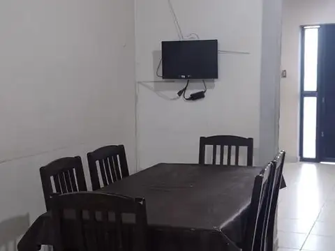 Casa 6 ambientes con 2 baños