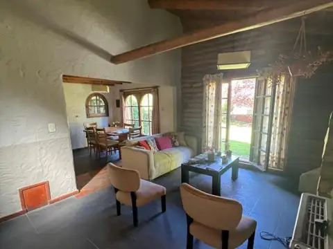 Casa 4 ambientes con 2 baños