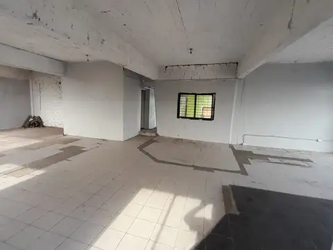 Local en Alquiler en Isidro Casanova, $ 800.000