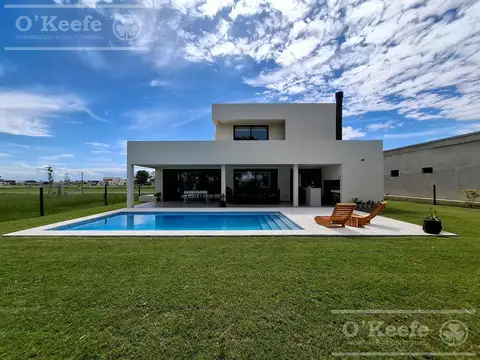 Casa en Venta con 2 cocheras