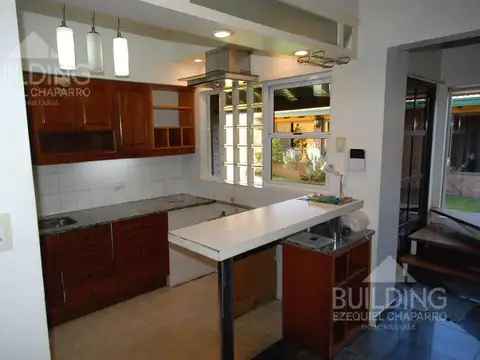 Casa en Venta con 3 cocheras