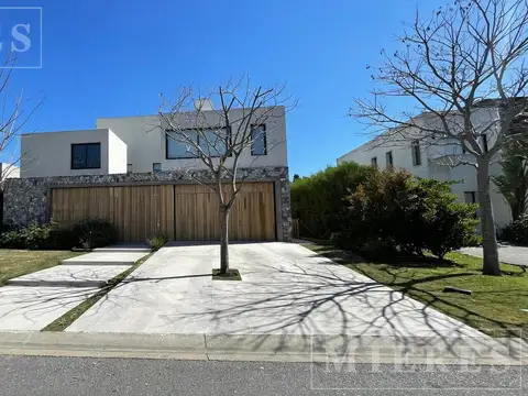 Casa al lago en alquiler de verano en El Golf, Nordelta
