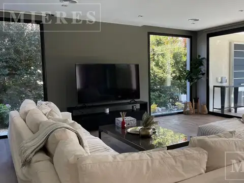 Casa en Alquiler Temporal con 2 cocheras