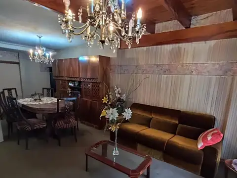 Casa en Venta con 2 cocheras