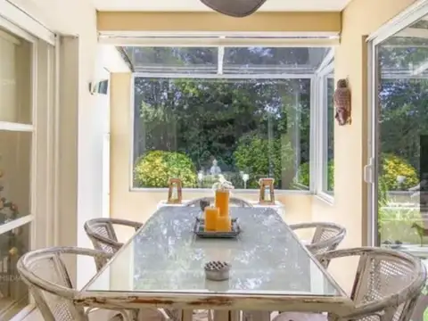 Casa 6 ambientes con 2 baños