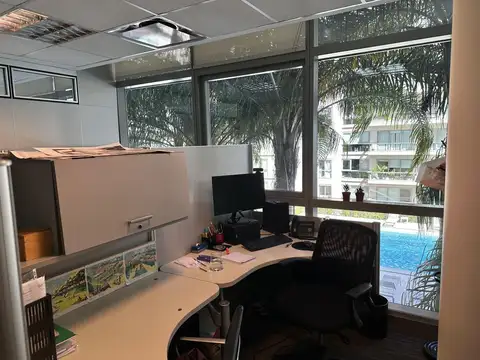 Oficina en Alquiler con 2 cocheras