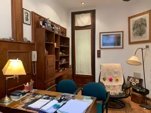 Casa 8 ambientes con 2 baños