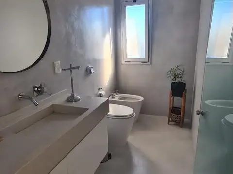 Casa 5 ambientes con 6 baños