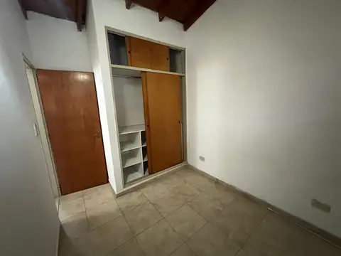 Casa en Alquiler con 1 cochera