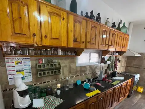 Casa 8 ambientes con 1 baño