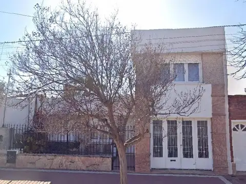 Casa en venta - 4 Dormitorios 2 Baños - Río Cuarto