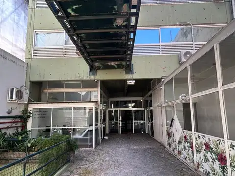 Oficina en Alquiler con 1 cochera