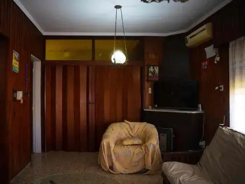 Casa 6 ambientes con 1 baño
