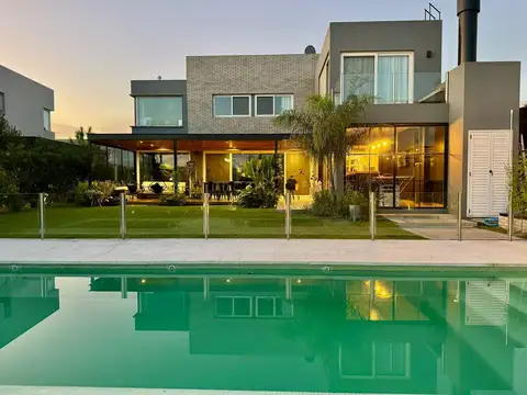 Venta Casa a La Laguna Barrio San Rafael Villanueva Tigre