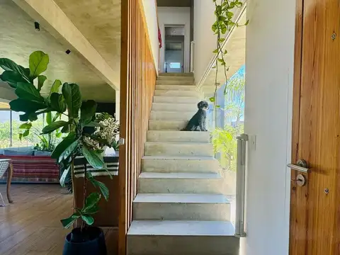 Casa 6 ambientes con 2 baños