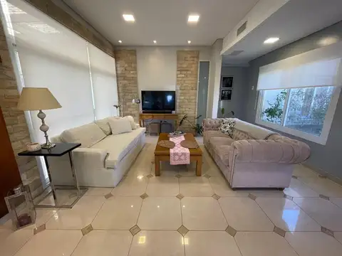 Casa en Venta en Loma Verde, USD 210.000
