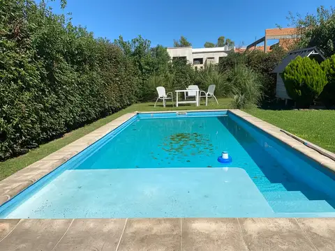 Casa en Venta con 3 cocheras