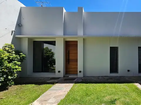 Casa 4 ambientes con 4 baños