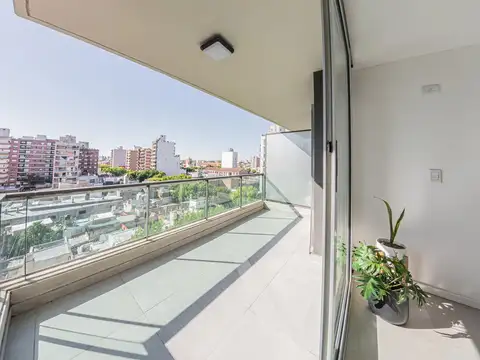 VENTA - DEPARTAMENTO DOS DORMITORIOS CON BALCÓN - BARRIO ABASTO