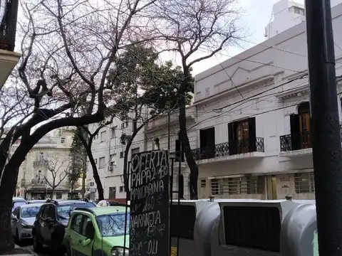 Cochera en planta baja. Expensas $140.000. Auto mediano.