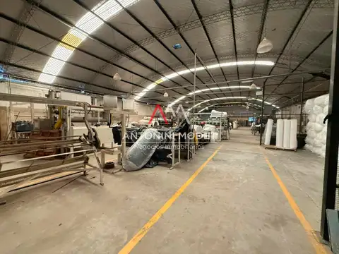 Galpon en Venta 90  mts Frente