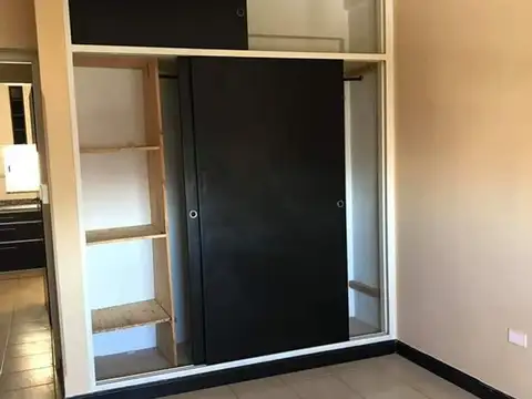 DE DOMINICHI Vende depto 2 dormitorios con cochera MP229