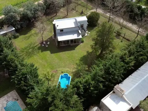 Calle Petrona Eyle 100