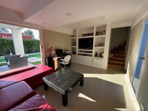 Casa 5 ambientes con 4 baños