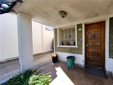 Pasaje la Paz  al 600