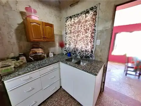 Pasaje la Paz  al 600