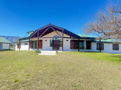 HERMOSA CASA EN NONO CON 4 HECTAREAS