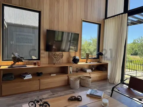 Casa en Venta con 2 cocheras