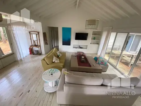 Casa en Venta con 2 cocheras