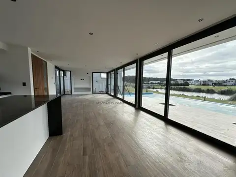 Casa 5 ambientes con 3 baños