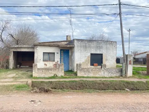 VENTA DE CASA A RECICLAR EN ROLDÁN