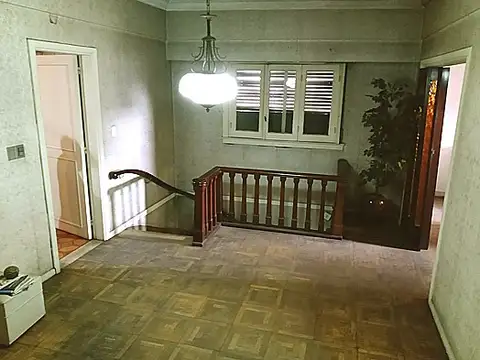 DEPARTAMENTO 4 AMBIENTES TIPO CASA AL FRENTE. AV. MITRE AL 3000 AVELLANEDA