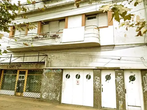 DEPARTAMENTO 4 AMBIENTES TIPO CASA AL FRENTE. AV. MITRE AL 3000 AVELLANEDA