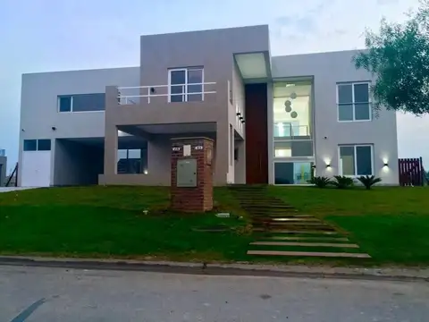 El Canton Norte Laguna 400