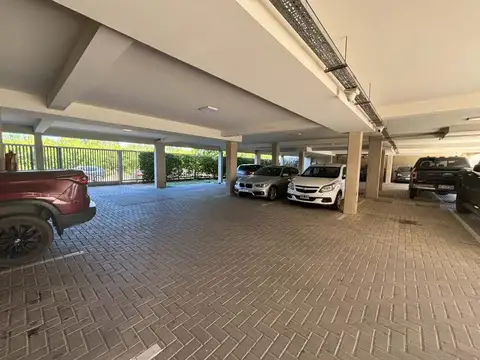 Oficina en Alquiler con 4 cocheras