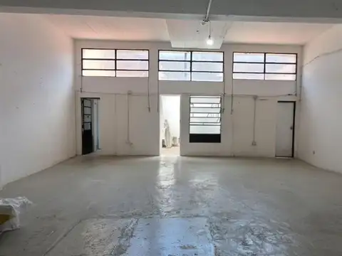 Galpon en Venta en Chacarita, USD 320.000