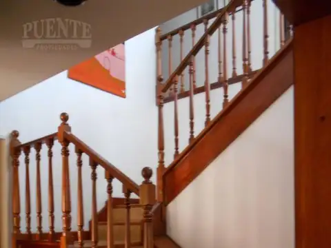 Casa en Venta con 4 cocheras