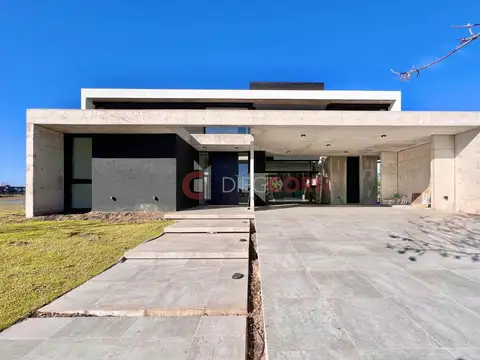 Venta Casa 5 AMB fondo verde y vista al agua, Terravista.