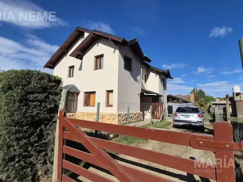 Casa 8 ambientes con 4 baños