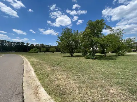 Lote a la Venta en Pinares CC.