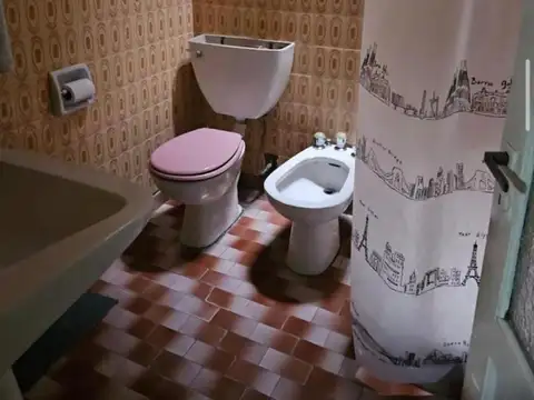 Casa de  5 ambientes, a refaccionar en Villa Urquiza