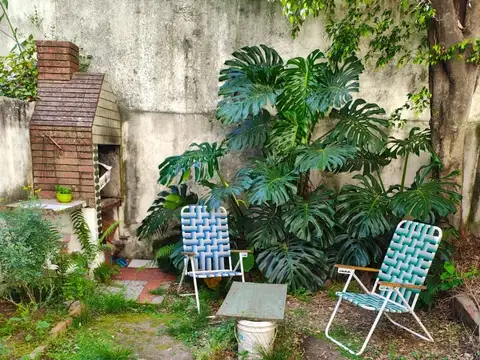 HERMOSO PH CON QUINCHO Y JARDIN .DIGNO DE VER.