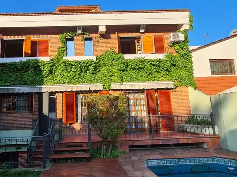 Casa 6 ambientes con 5 baños