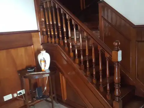 Casa 6 ambientes con 2 baños