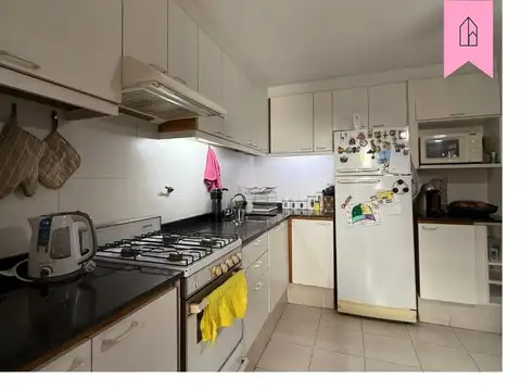 Casa en venta c/ cochera en Centro + local comercial